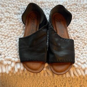 Zodiac Black Open-Toe Leather Flats